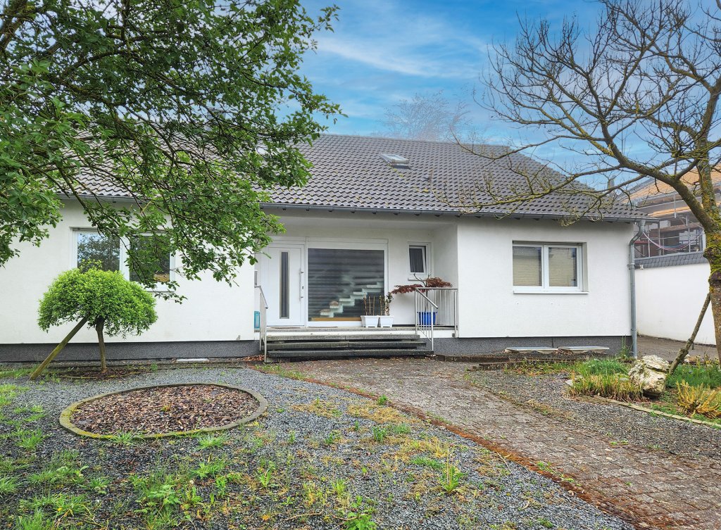Hausansicht Einfamilienhaus in Simmerath-Kesternich über Immobilienmakler Koch Immobilien Baesweiler